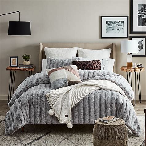 From UGG, this comforter set features Microfleece face reverses to plush sherpa Hypoallergenic down alternative fill Faux leather UGG logo label100 polyester sherpa Machine wash. . Uggs comforter set